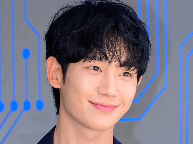 本当に38歳？俳優チョン・ヘイン、奇跡の”童顔ビジュアル”にファン衝撃「大学生みたい」