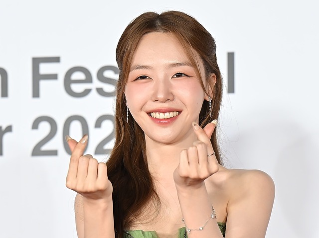 「ちゃんと食べてる？」熱愛報道なくサプライズ婚の韓国元アイドル女優、ガリガリ体型に心配の声