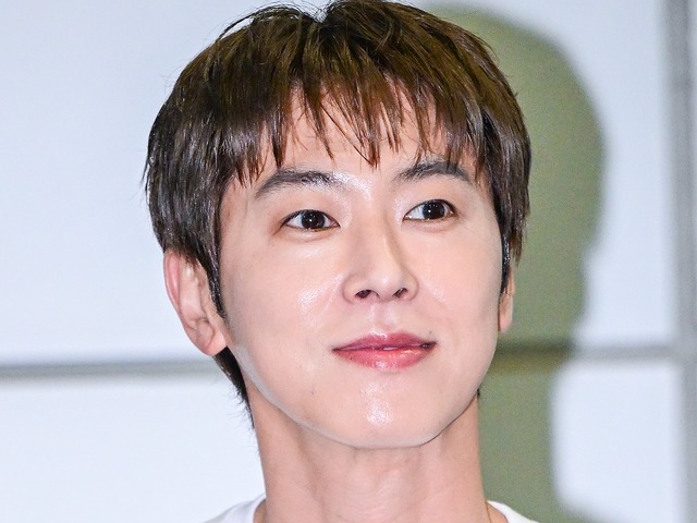 東方神起・ユンホ、ソロコンサートで新シングル『Time’s Tickin’』初披露へ！圧巻パフォーマンスに期待