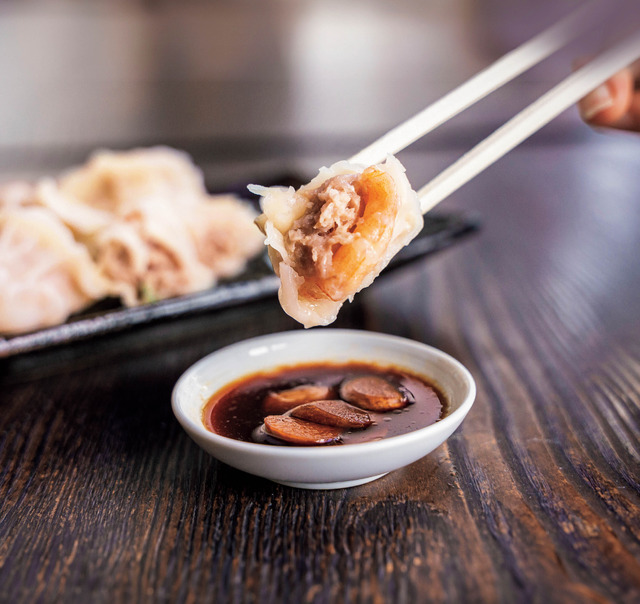 【台湾 同客(トンクー)餃子館】「親続き味の手作り水餃子」1,080円(6個入) ＜各日販売予定50点＞