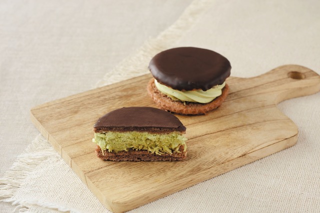 ドバイチョコ風サンド（税込 322 円）