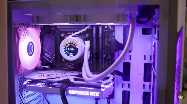 在宅ワークもゲームも快適にこなすメインPC（C）RafiRaffee