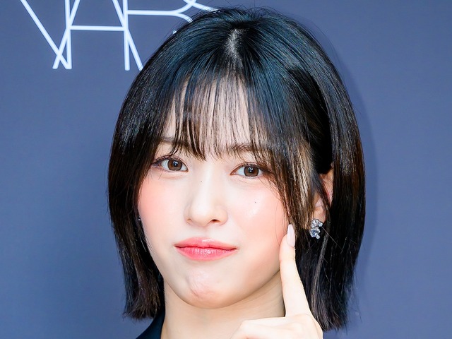 公演中、ズボンのなかに堂々と手を…ITZY・リュジン、ネットを騒然とさせた一場面について謝罪