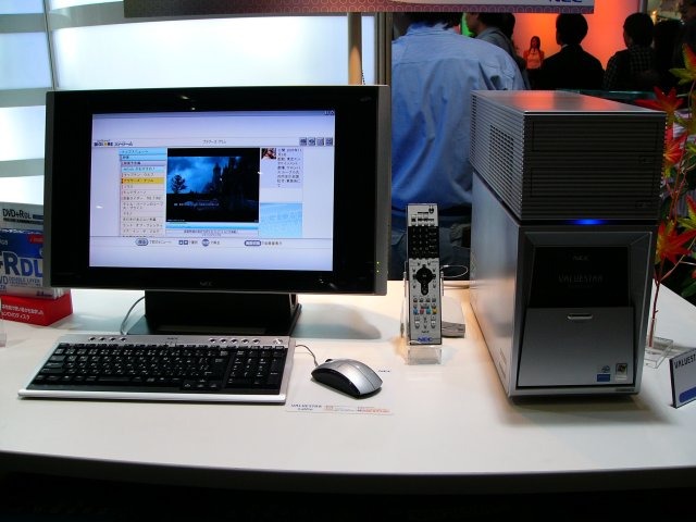 第三世代水冷システム採用の静穏PC「VX980/DD」。残念ながら会場内が騒がしく、その静穏性は確認できない……