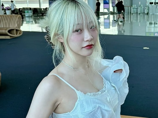 日本のAV女優に“デビュー”勧められた逸話も…バンドガールになった元韓国アイドル、海辺ではじける笑顔