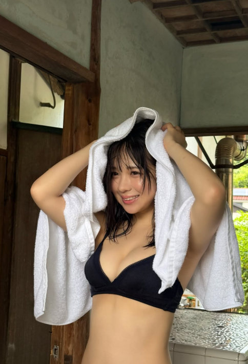 （写真は池本しおりの公式Instagramから）※所属事務所に掲載許諾をもらっています