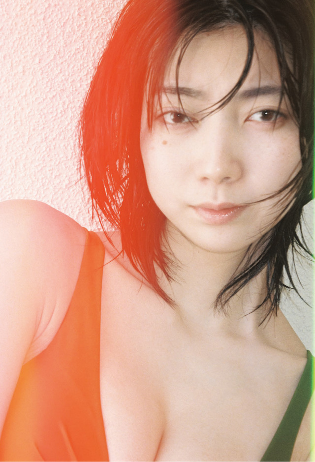 蔦谷里華 1st写真集「泥中の華」撮影：松岡一哲