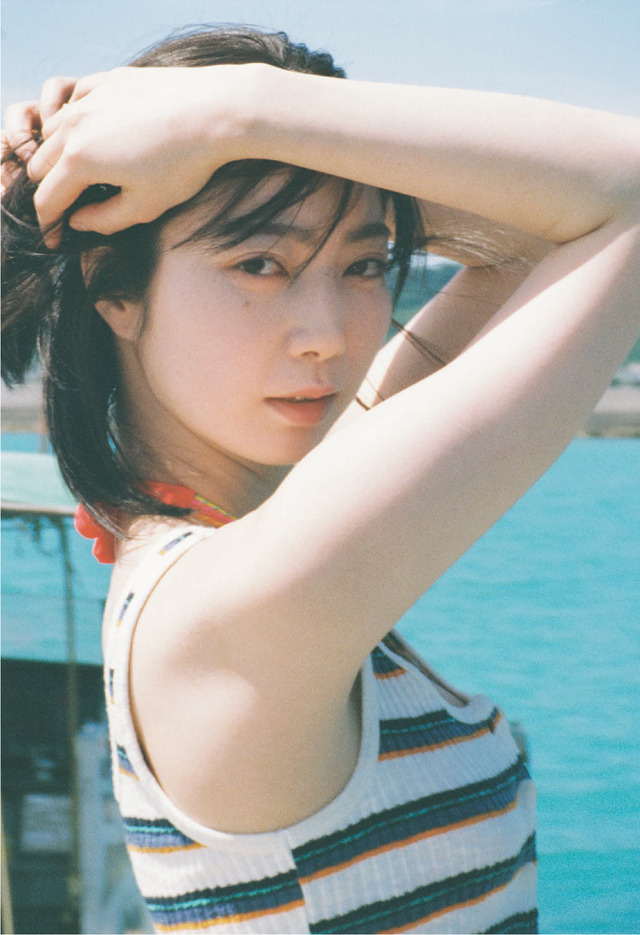 蔦谷里華 1st写真集「泥中の華」撮影：松岡一哲