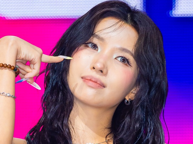 密着スパッツ姿でポージング…ソヨン、キュっと締まったボディラインに釘付け「わあ」「完璧！」