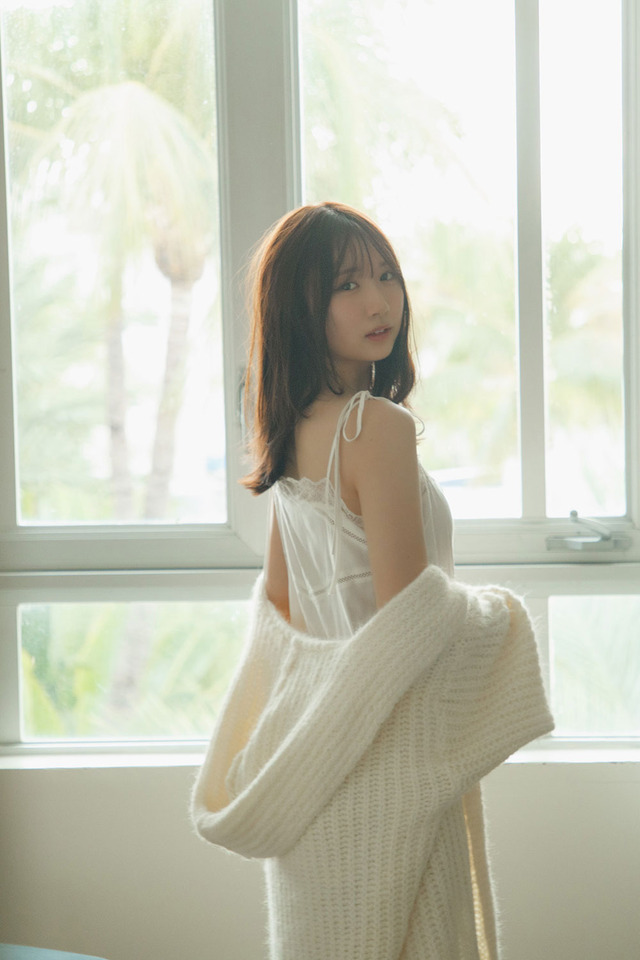 （C)日向坂46 藤嶌果歩 1st写真集『果実の歩幅』／集英社　撮影：菊地 泰久