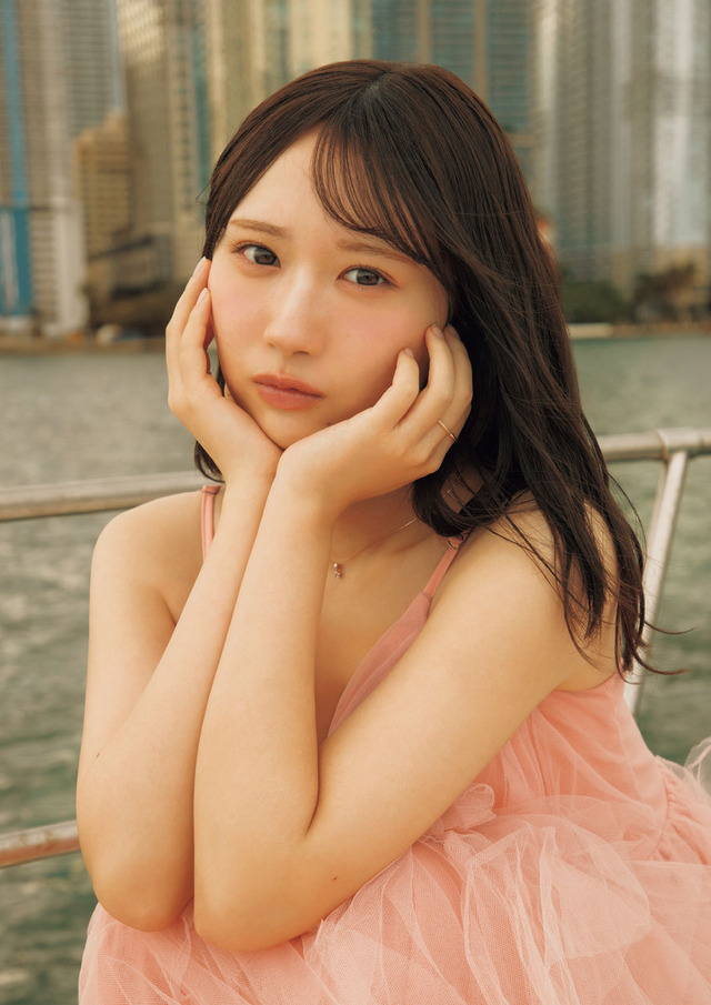 （C)日向坂46 藤嶌果歩 1st写真集『果実の歩幅』／集英社　撮影：菊地 泰久