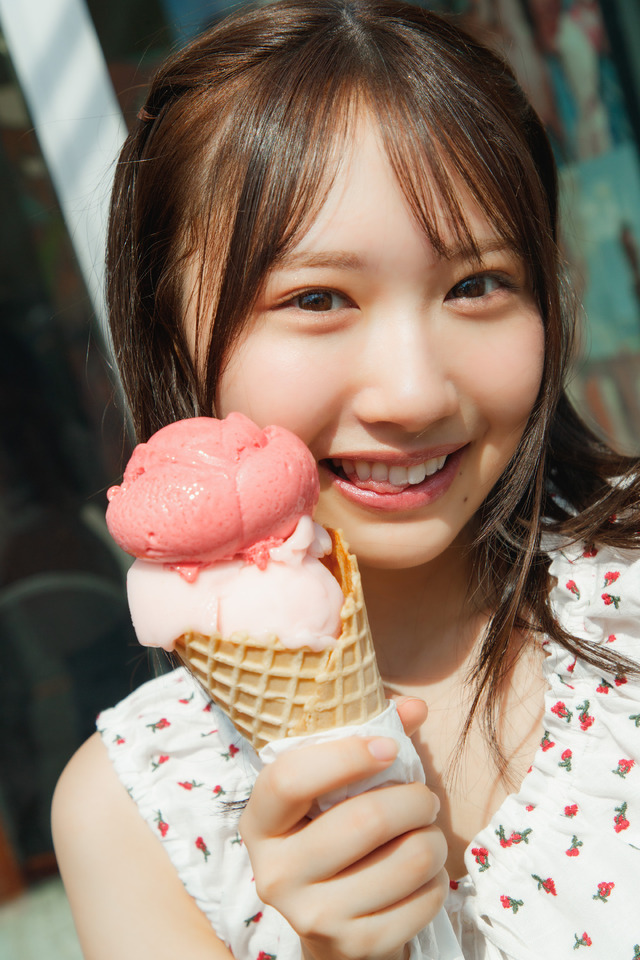 （C)日向坂46 藤嶌果歩 1st写真集『果実の歩幅』／集英社　撮影：菊地 泰久
