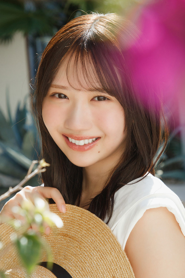 （C)日向坂46 藤嶌果歩 1st写真集『果実の歩幅』／集英社　撮影：菊地 泰久