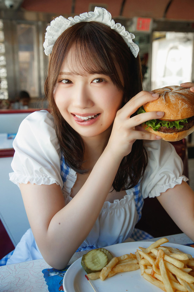 （C)日向坂46 藤嶌果歩 1st写真集『果実の歩幅』／集英社　撮影：菊地 泰久