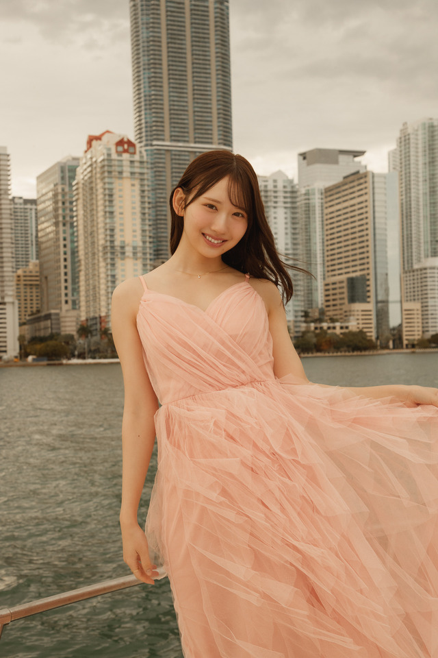 （C)日向坂46 藤嶌果歩 1st写真集『果実の歩幅』／集英社　撮影：菊地 泰久