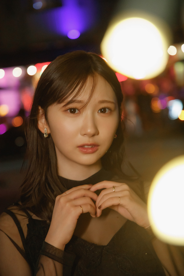 （C)日向坂46 藤嶌果歩 1st写真集『果実の歩幅』／集英社　撮影：菊地 泰久
