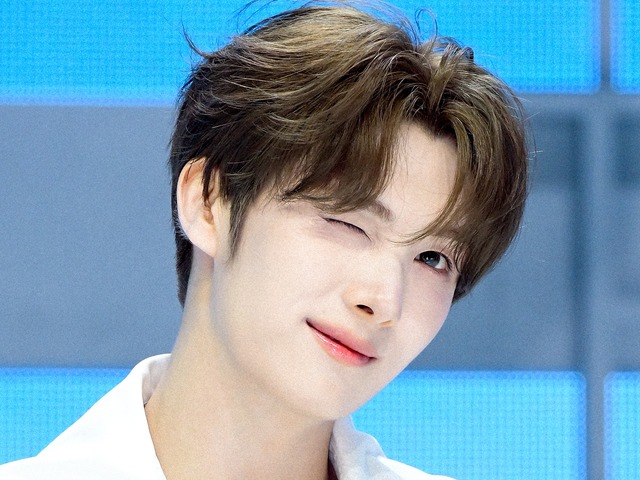 TWS・ヨンジェ、ディズニーシーに降臨！“変装なし”の自然体ショットにファン悶絶「彼氏感すごい」