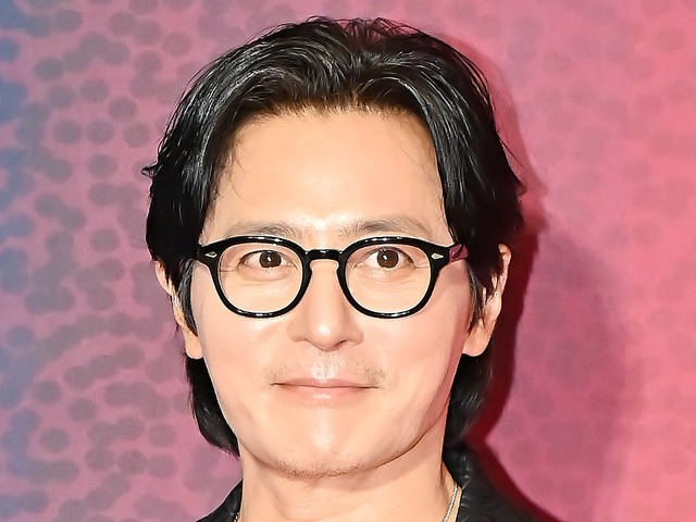 チャン・ドンゴン、突然浮上した“整形疑惑”について自ら説明　実の父も信じた騒動の真相は？