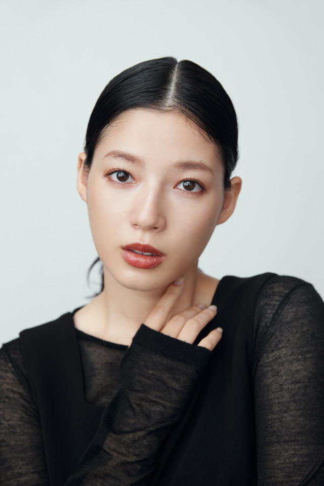 石井杏奈が『ゼクシィ』表紙に登場！軽井沢の自然に包まれた花嫁姿を披露
