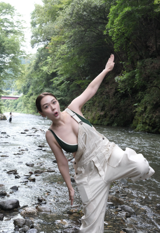 村重杏奈（写真は公式インスタグラムから）※所属事務所に許諾を得ています