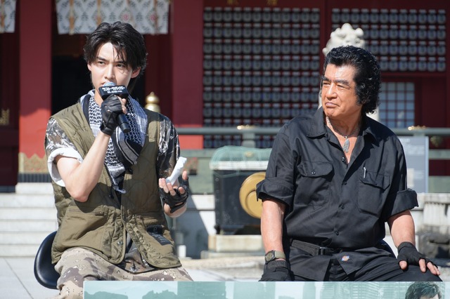 藤岡真威人、藤岡弘、【撮影：小宮山あきの】