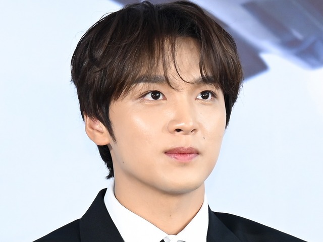 NCT・ヘチャン、唯一無二の歌声で魅了…新AL収録曲からEXOカバーまで“極上ライブ”披露