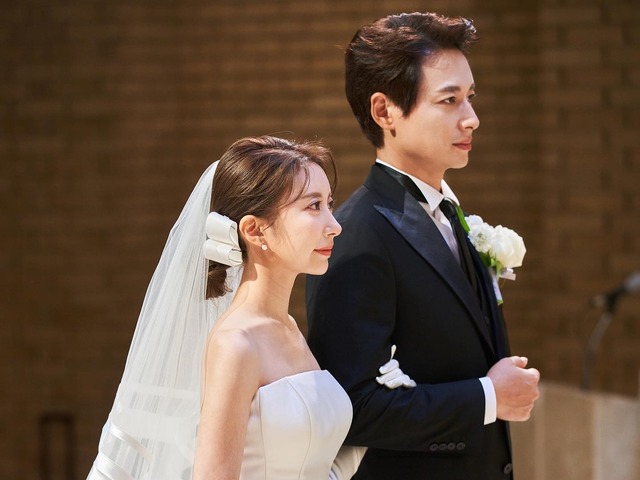 大きなお腹で北海道へ…14歳上の韓国俳優と結婚した日本人妻、“胎教旅行”を満喫「大成功！」