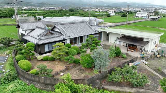 築70年の巨大古民家の一部をリノベーション　©ＭＢＳ