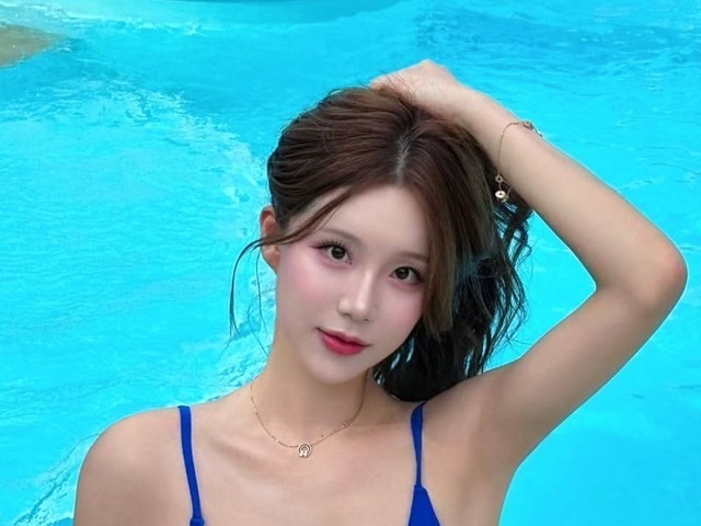 「デッカい！」「そこ代わって」豊満ボディの韓国美女チア、愛猫とのラブリーな日常公開