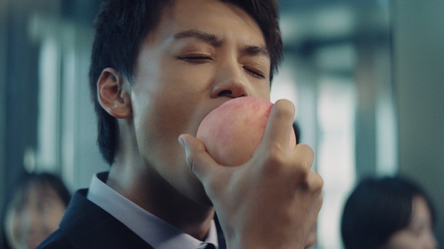 森永ｉｎゼリー フルーツ食感「こんなところで、こんなにフルーツ。」篇