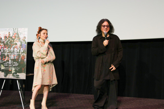 （左から）Chara、岩井俊二監督【撮影：平木昌宏】