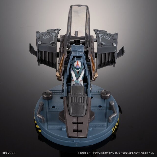 「ガンダム」1回1,850円の高級ガシャポン！コクピットまで作り込まれた「バストアップモデル」が2次予約―内部にはアムロの姿も