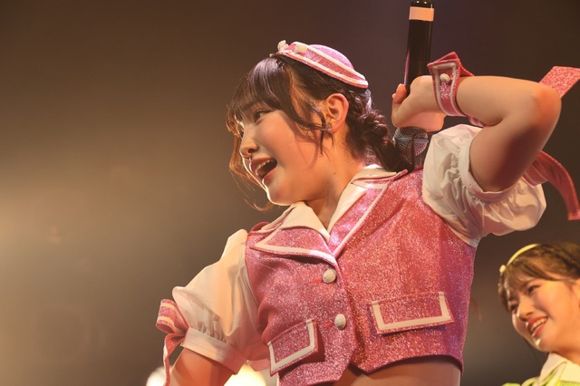浜田萌帆（C）エイベックス