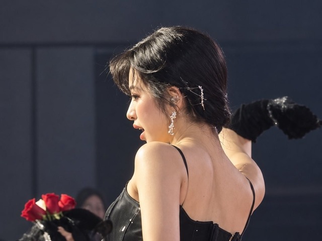 もはや見えてる…10代K-POPアイドルの“短すぎ衣装”がスタンダードに　懸念すべきは露出度より「誰が決めたか」
