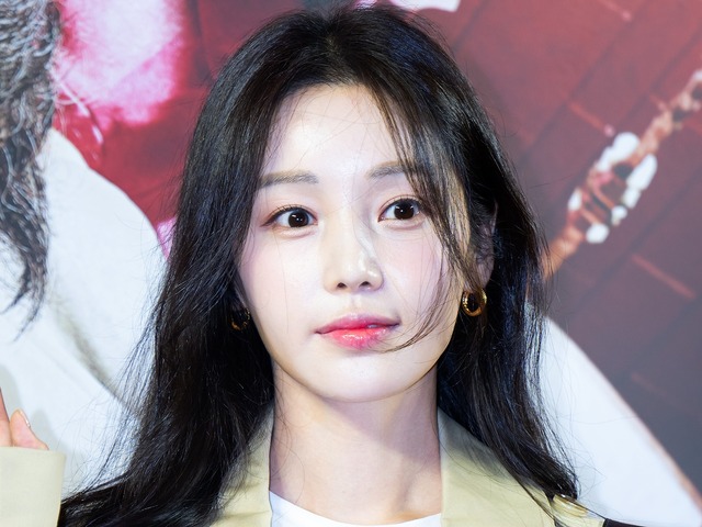 手足がしびれて震えが止まらない…アイドル出身韓国女優、活動の裏で抱えた“ステージ恐怖症”を告白