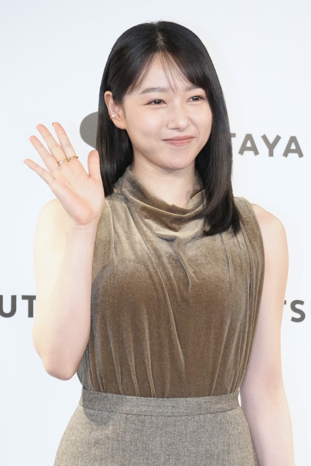 桜井日奈子【撮影：小宮山あきの】