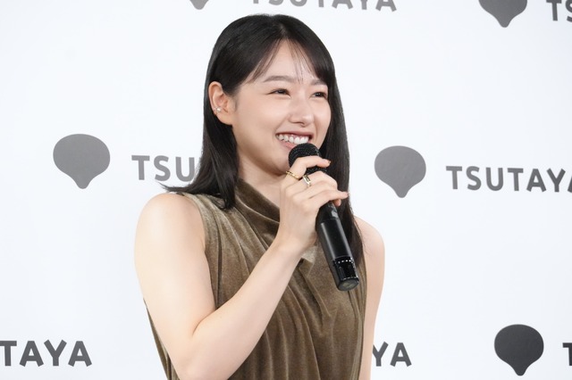 桜井日奈子【撮影：小宮山あきの】