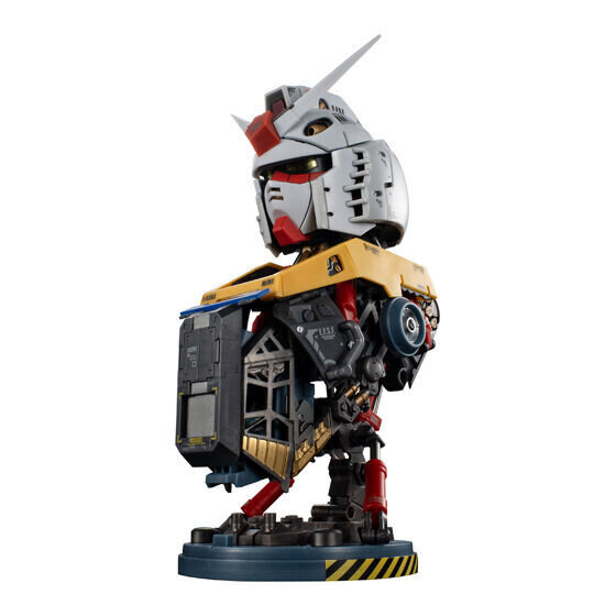 「ガンダム」1回1,500円の高級ガシャポン！コクピットまで作り込まれた「バストアップモデル」がメチャ凄い、内部にはアムロの姿も