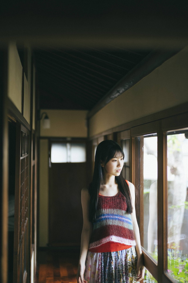 鶴崎仁香「B.L.T.2026年11月号」（東京ニュース通信社刊）撮影／前康輔