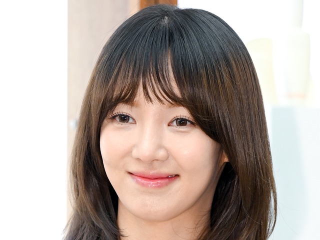 セパレートのスイムウェア姿に釘付け…少女時代・ヒョヨン、スジが浮き出る“ヘルシーボディ”で魅了