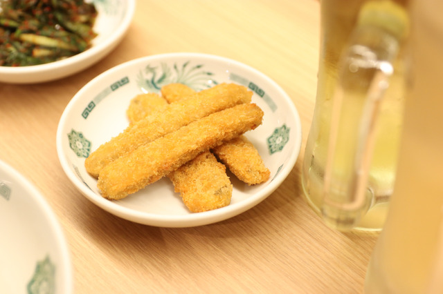 日高屋の「サク旨！ごぼう揚げ」。期間限定で特別価格に【撮影：平木昌宏】