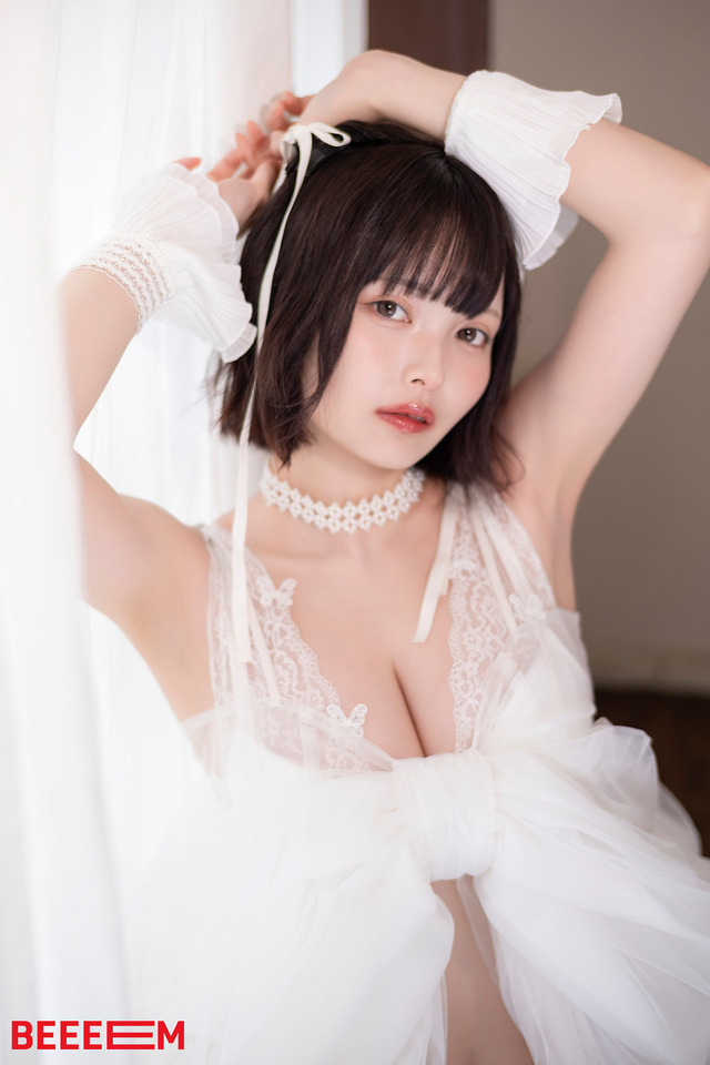 『BEEEEM』（ビーーーム） vol.3 撮影：江嶋綾恵梨 撮影協力：河邉有実莉 スタイリスト：馳尾潤子（Jstyles） ヘアメイク：yukky（oddcolor）、安藤沙樹
