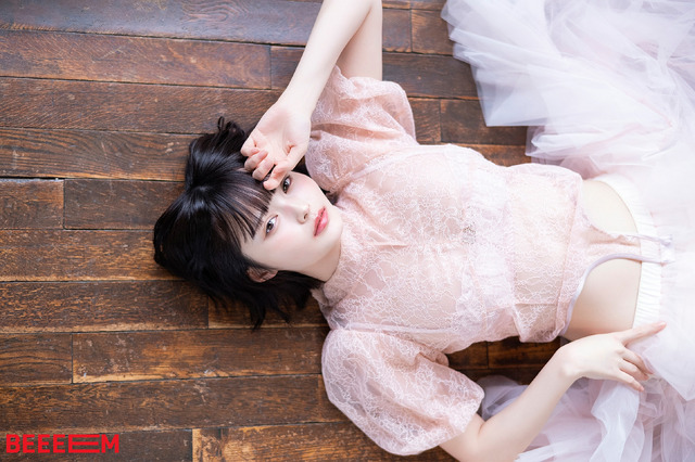 『BEEEEM』（ビーーーム） vol.3 撮影：江嶋綾恵梨 撮影協力：河邉有実莉 スタイリスト：馳尾潤子（Jstyles） ヘアメイク：yukky（oddcolor）、安藤沙樹