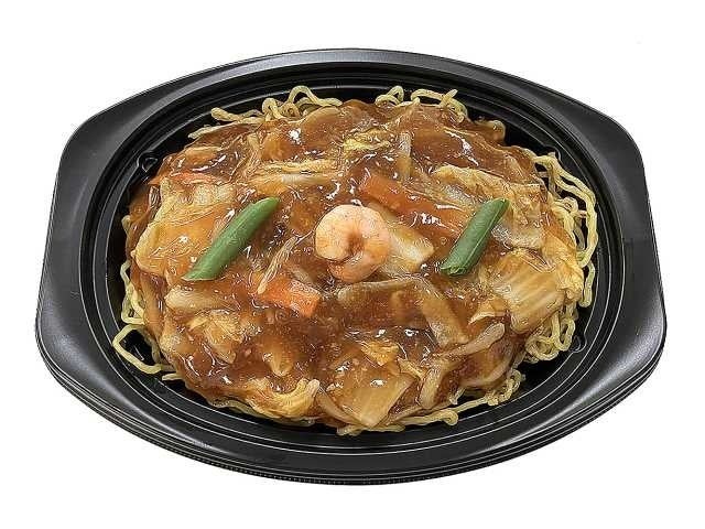 黒い容器に盛り付けたあんかけ焼そば