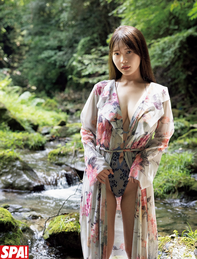 白川愛梨　撮影／中山雅文 ヘアメイク／花房みなみ スタイリング／毛塚由恵
