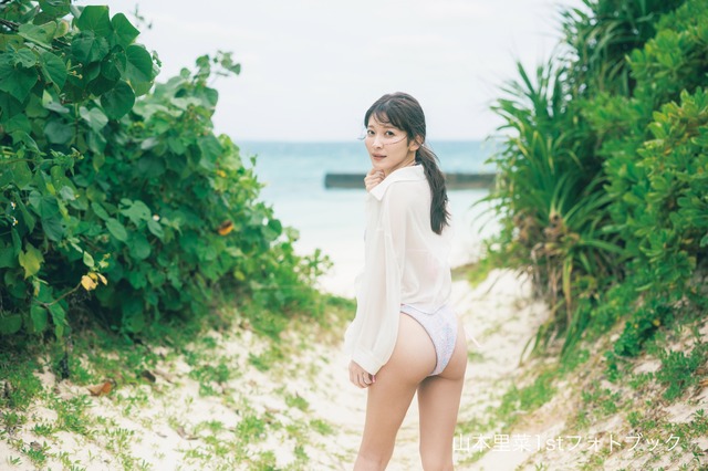 山本里菜　フォトブック『りな、です』©東京祐／講談社