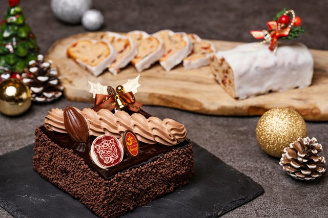 コラボクリスマスケーキ「ランコントル・オ・ショコラ」とホテルオリジナル「シュトーレン」