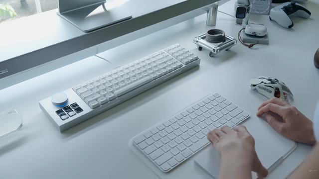 マウスはAngryMiao Infinity Mouse（C）yuyuyuly