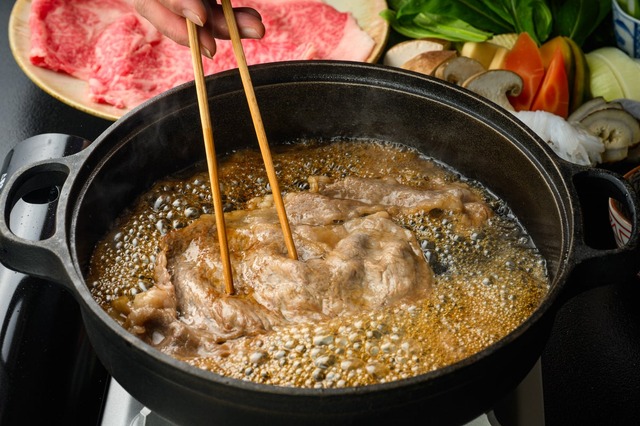 神戸牛と近江牛を使ったすき焼き会席