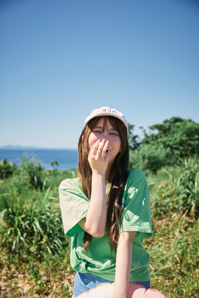 海を背景にしたさくら